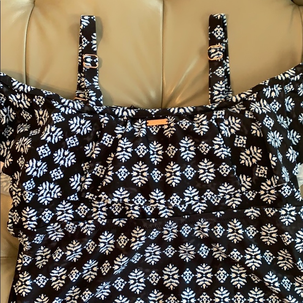 Raisins Curve Plus Size Cubana Bandeau One-Piece - Picture 5 of 8